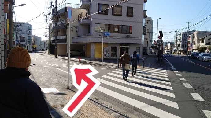 バス停の前